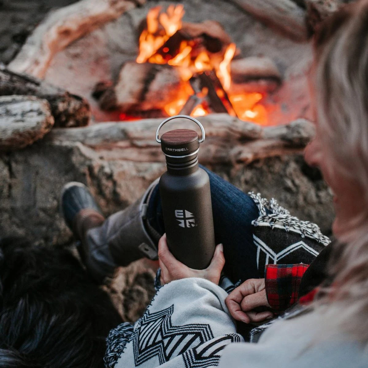 Earthwell Woodie Single Wall Bottle 800ml Walnut / Baja Sand - Image 3